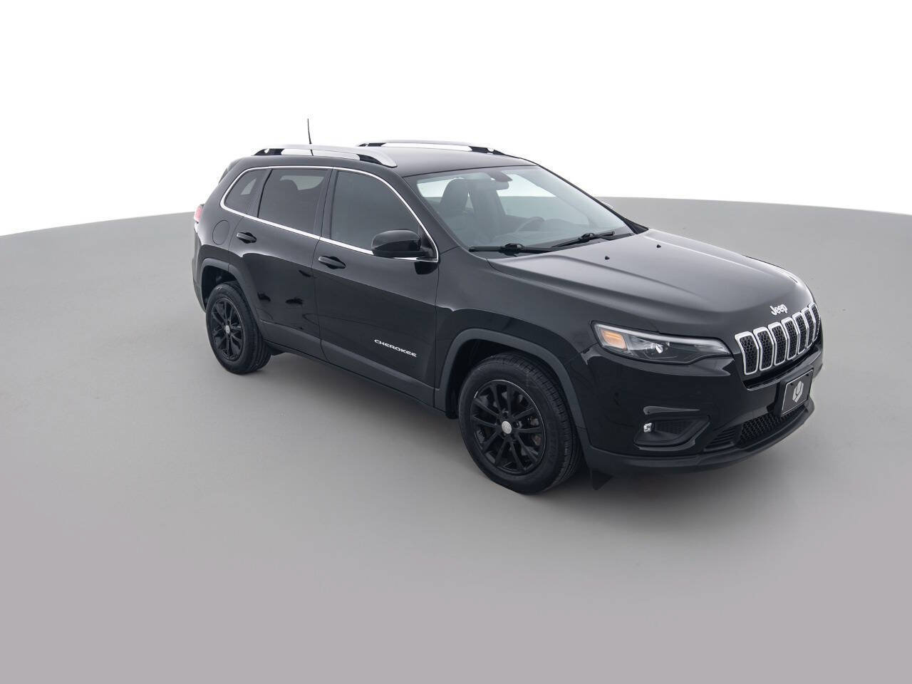 Used 2019 Jeep Cherokee Latitude Plus w/ Cold Weather Group FWD image 3