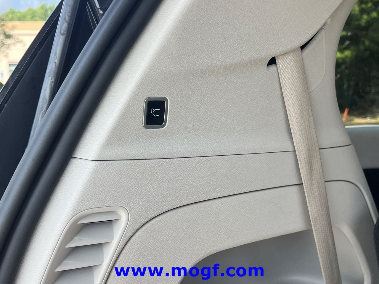 Used 2024 Chrysler Pacifica Touring-L FWD image 25