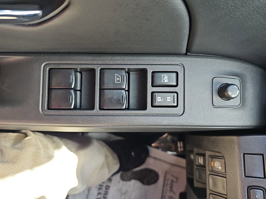 Used 2025 Nissan Frontier SV image 30