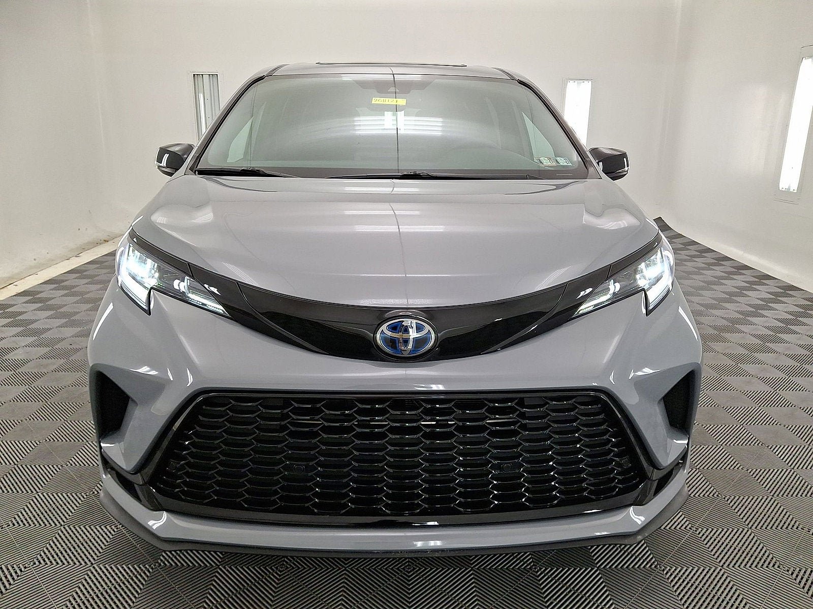 Used 2025 Toyota Sienna XSE w/ XSE Premium Package AWD/4WD image 29