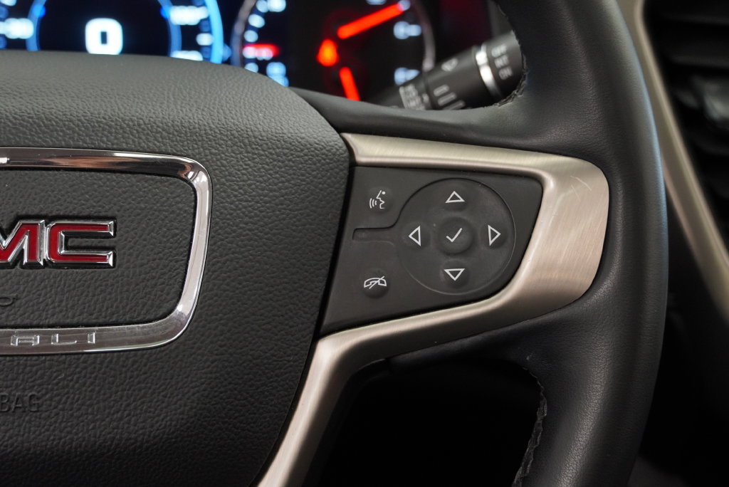 Certified 2023 GMC Acadia Denali w/ Denali Technology Package FWD image 27