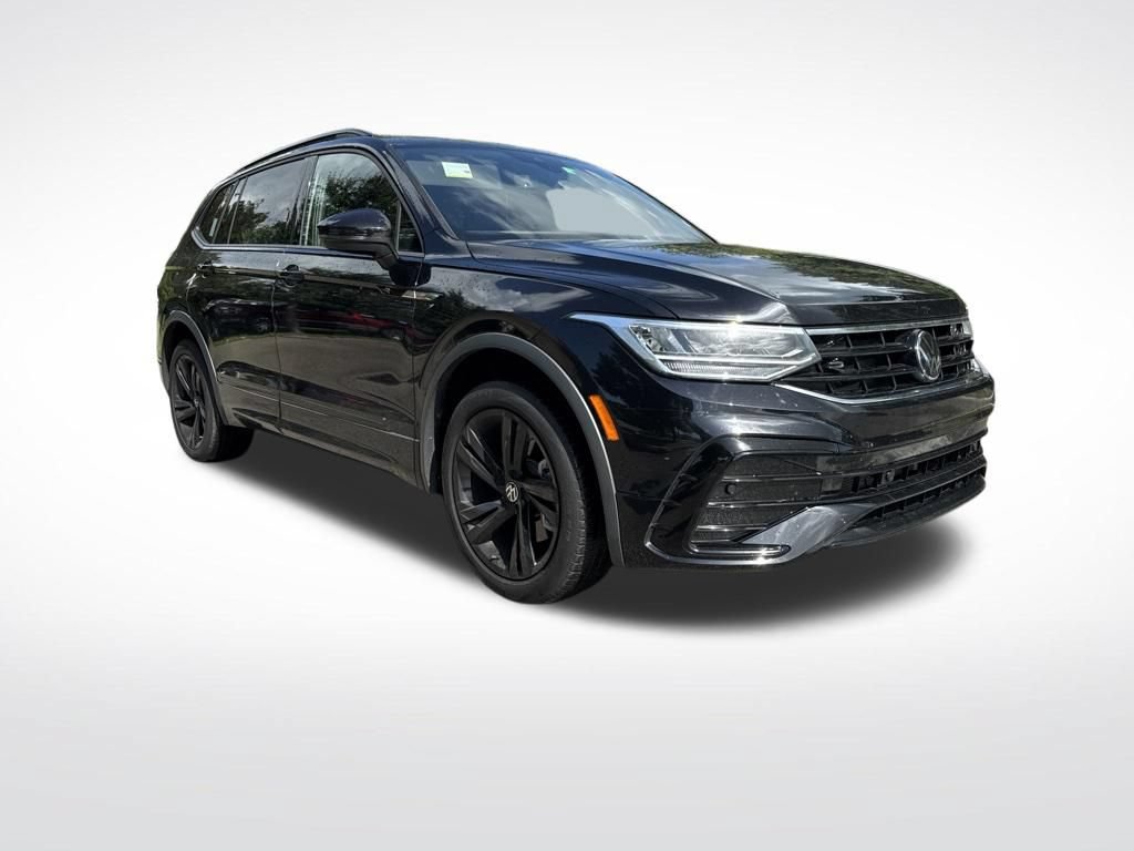 Used 2024 Volkswagen Tiguan SE R-Line FWD image 2