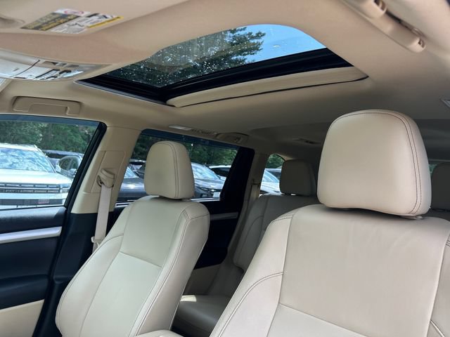 Used 2015 Toyota Highlander XLE AWD/4WD image 23
