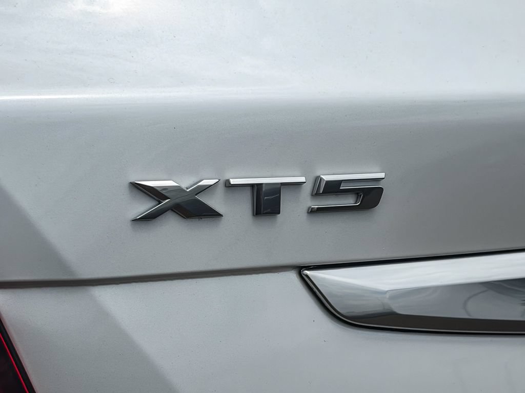 Certified 2023 Cadillac XT5 Premium Luxury w/ Technology Package FWD image 4
