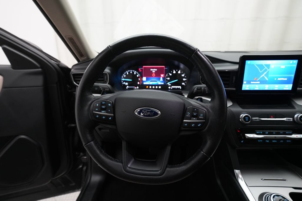 Used 2020 Ford Explorer XLT w/ Equipment Group 202A AWD/4WD image 4