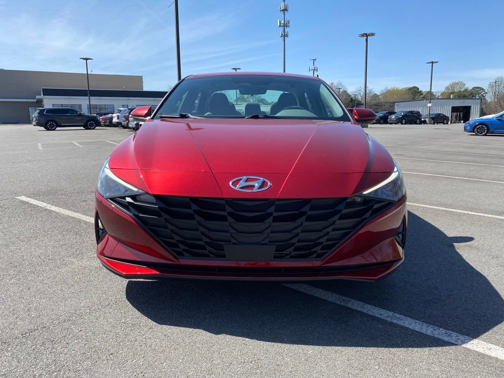 Used 2023 Hyundai Elantra SEL w/ Convenience Package image 2