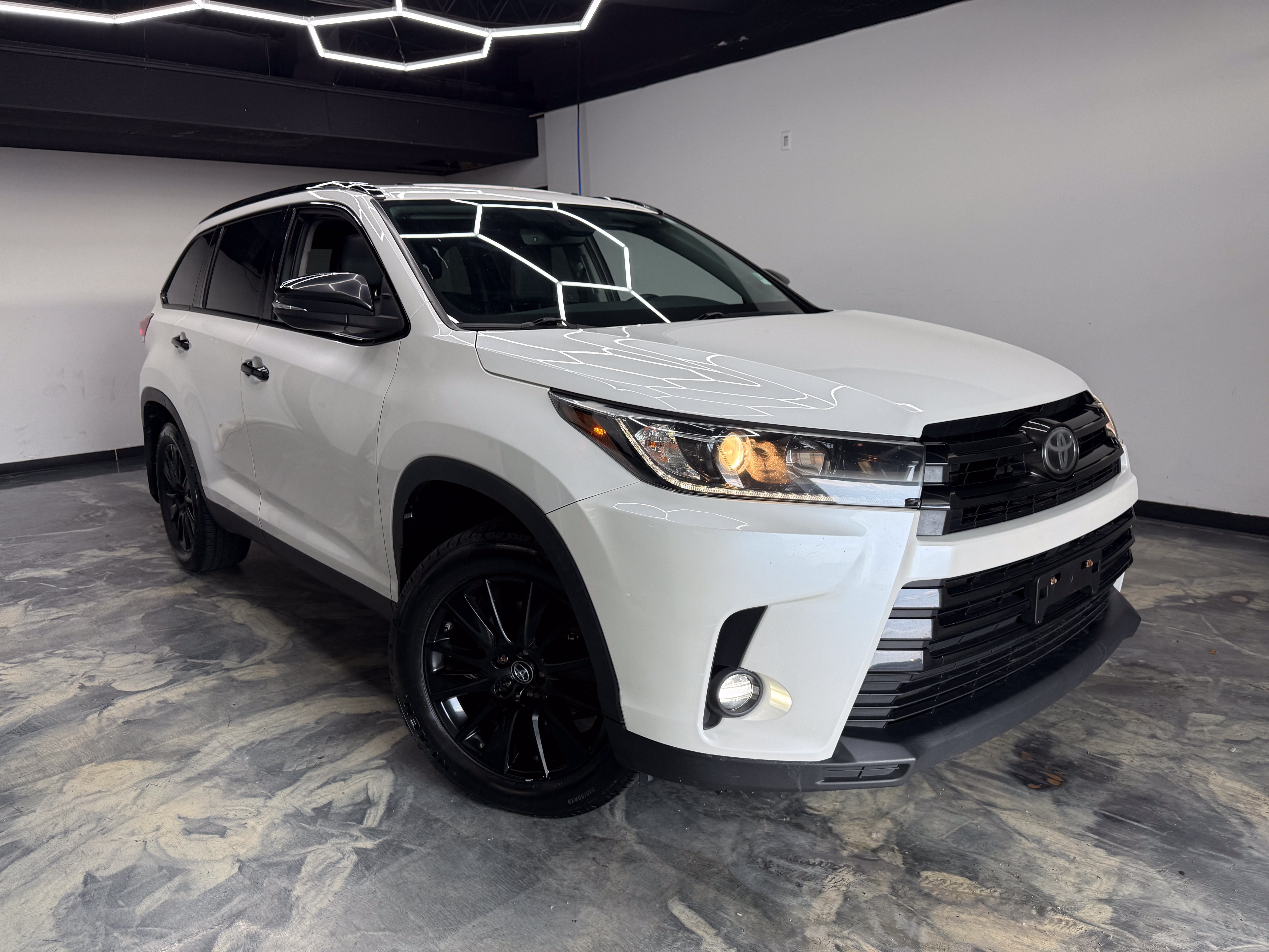 Used 2019 Toyota Highlander XLE AWD/4WD image 6
