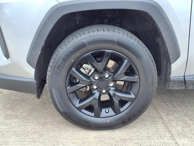 Used 2021 Toyota RAV4 LE FWD image 10