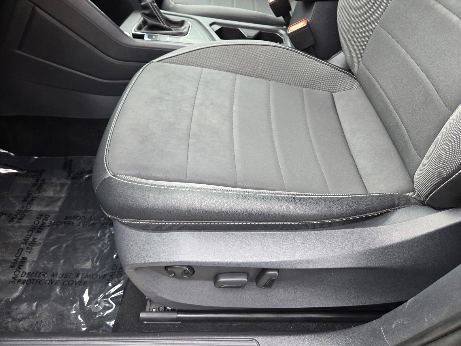 Used 2022 Volkswagen Taos SE FWD image 11