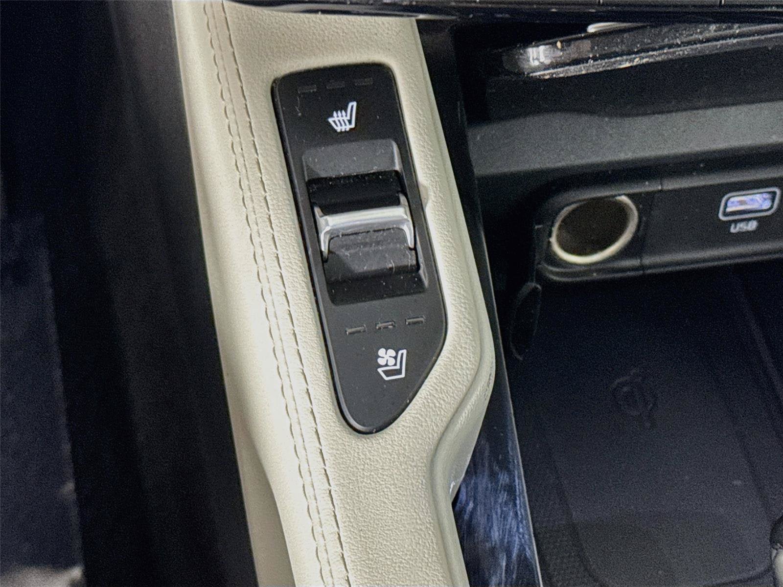 Certified 2023 Kia Telluride EX w/ EX Captain's Chair Package FWD image 23