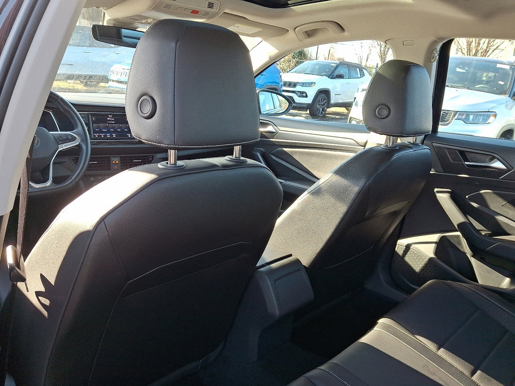 Used 2024 Volkswagen Jetta SE image 21