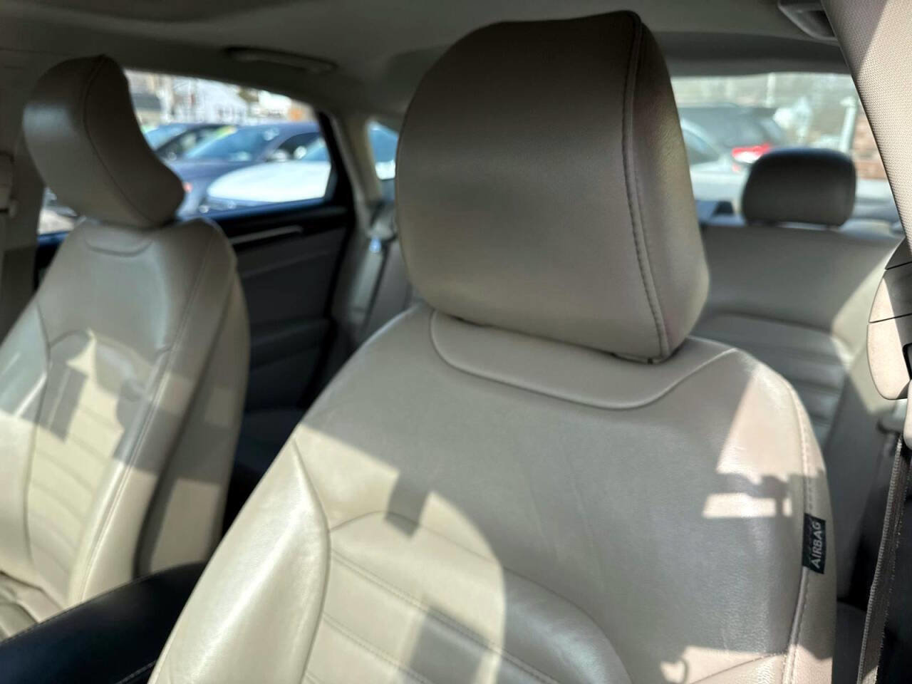 Used 2017 Ford Fusion SE w/ Fusion SE Technology Package image 13