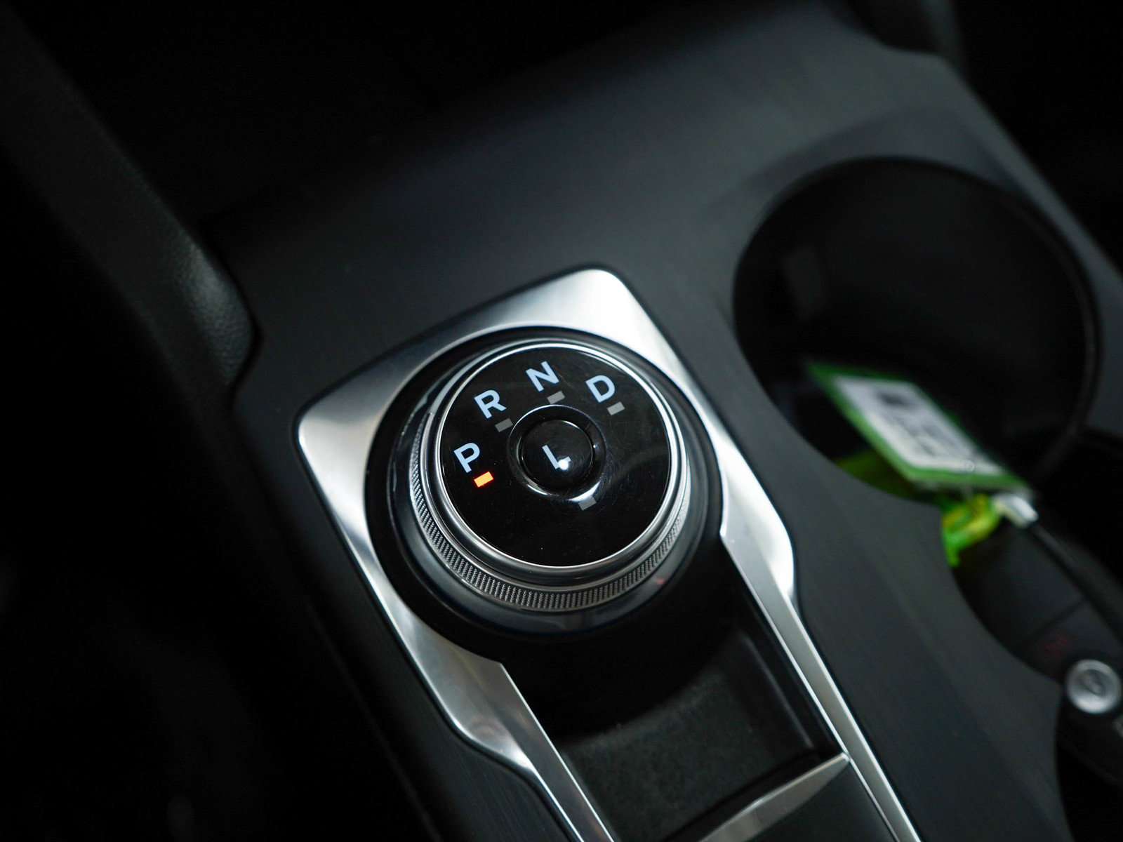 Used 2020 Ford Escape SE image 25