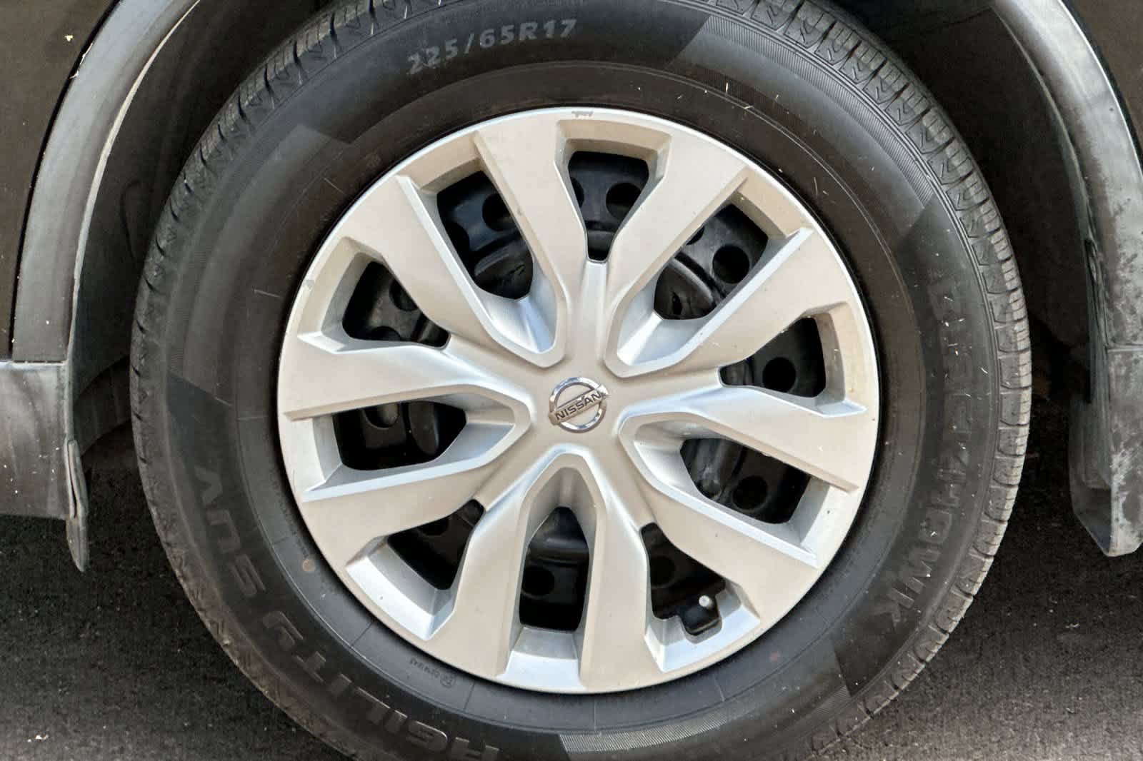 Used 2017 Nissan Rogue S w/ Appearance Package AWD/4WD image 25
