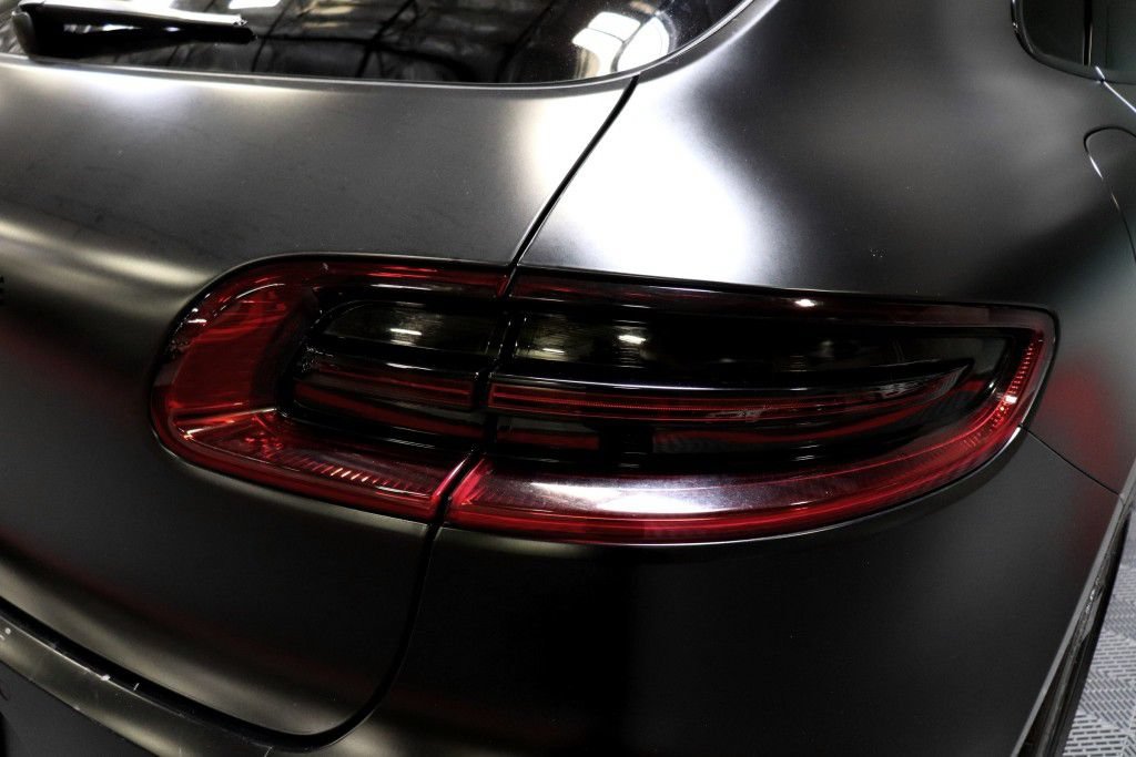 Used 2018 Porsche Macan Turbo AWD/4WD image 7