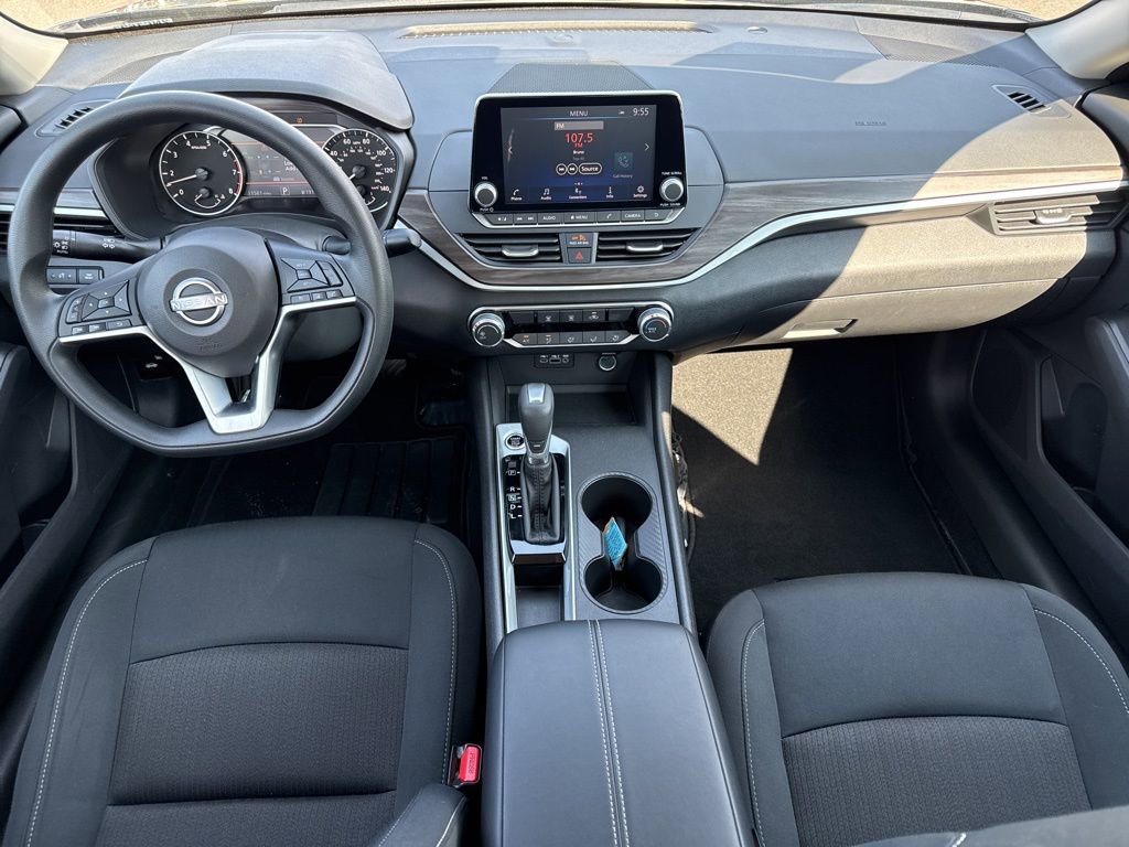 Used 2025 Nissan Altima 2.5 SV image 12