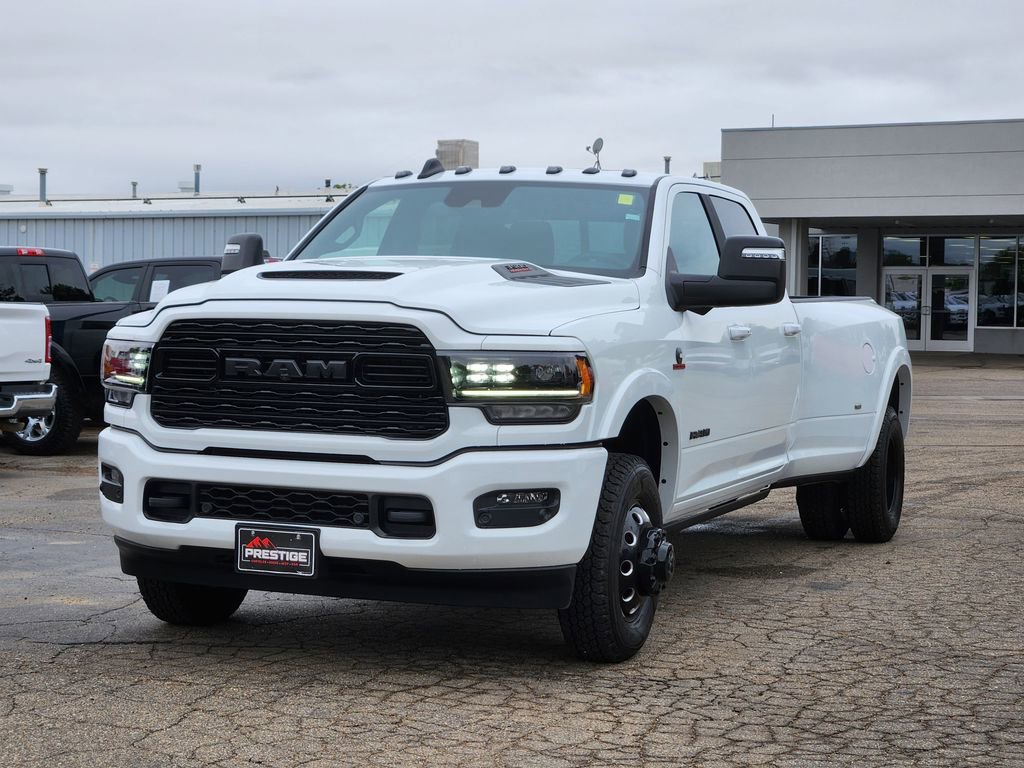 Used 2024 RAM 3500 Limited w/ Night Edition AWD/4WD image 4