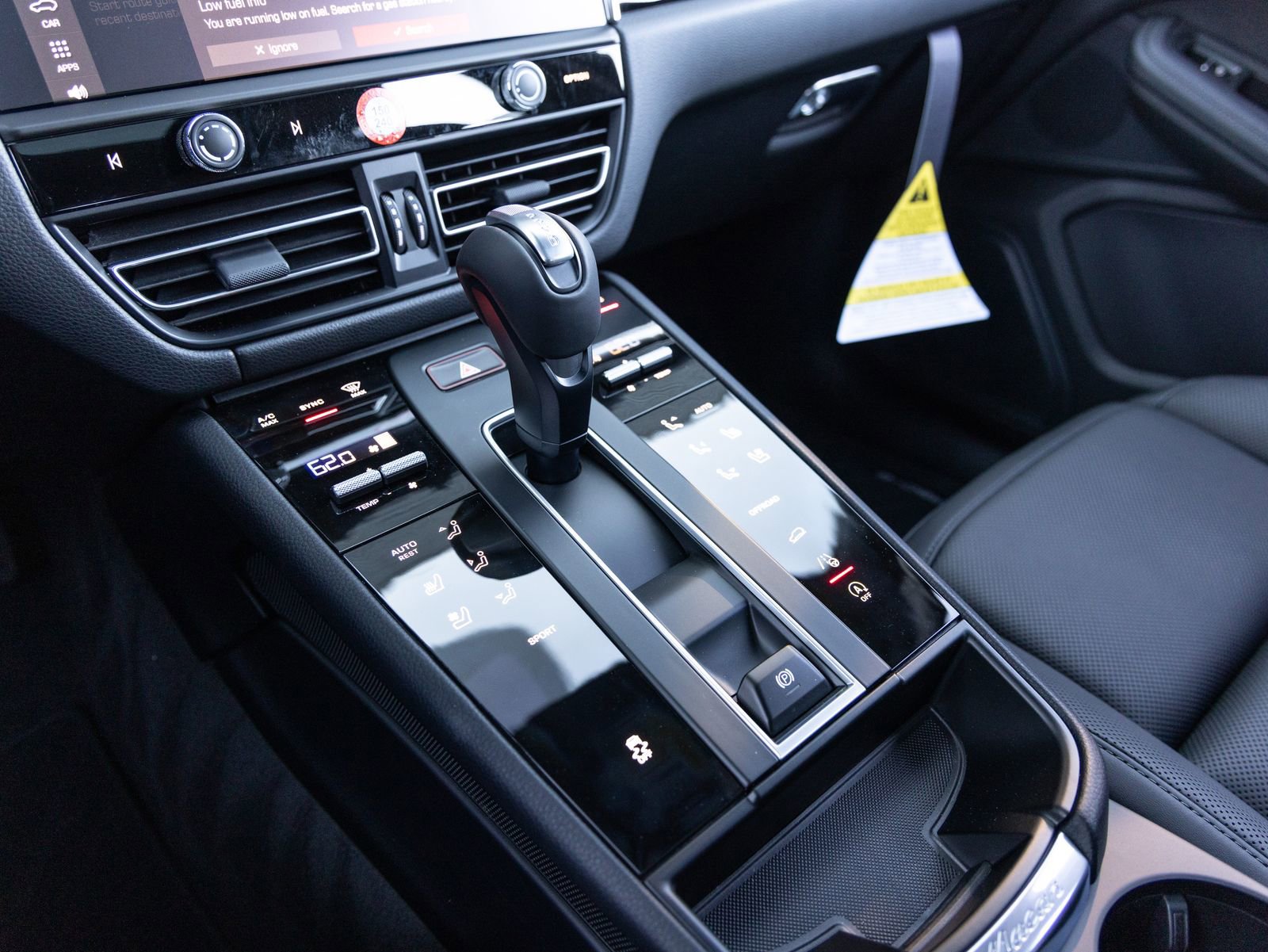 Certified 2026 Porsche Macan AWD/4WD image 17