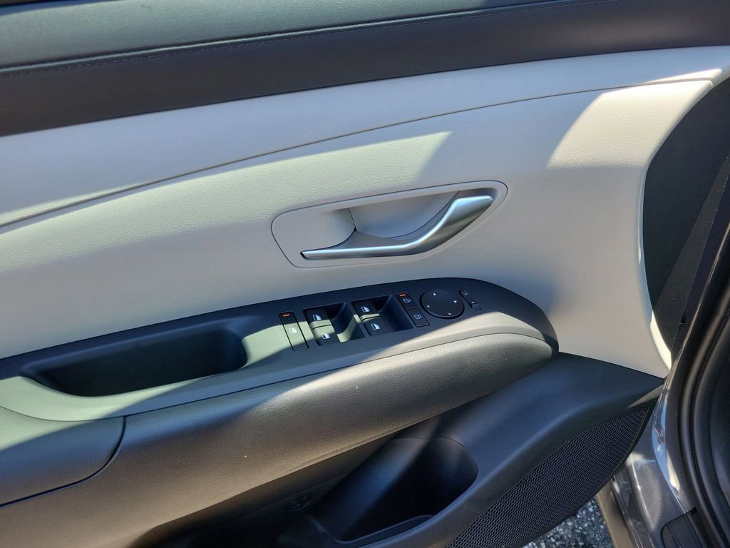 Used 2025 Hyundai Tucson SE image 8