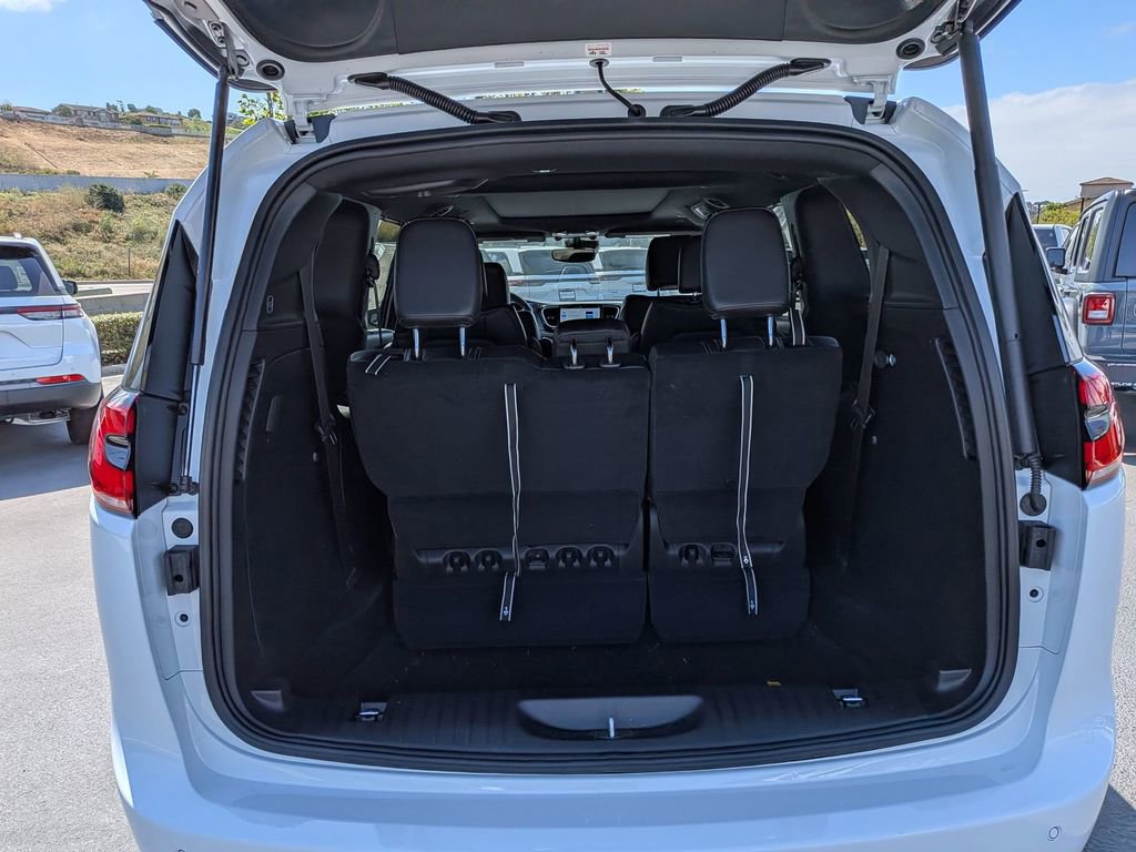 New 2026 Chrysler Pacifica Select image 24