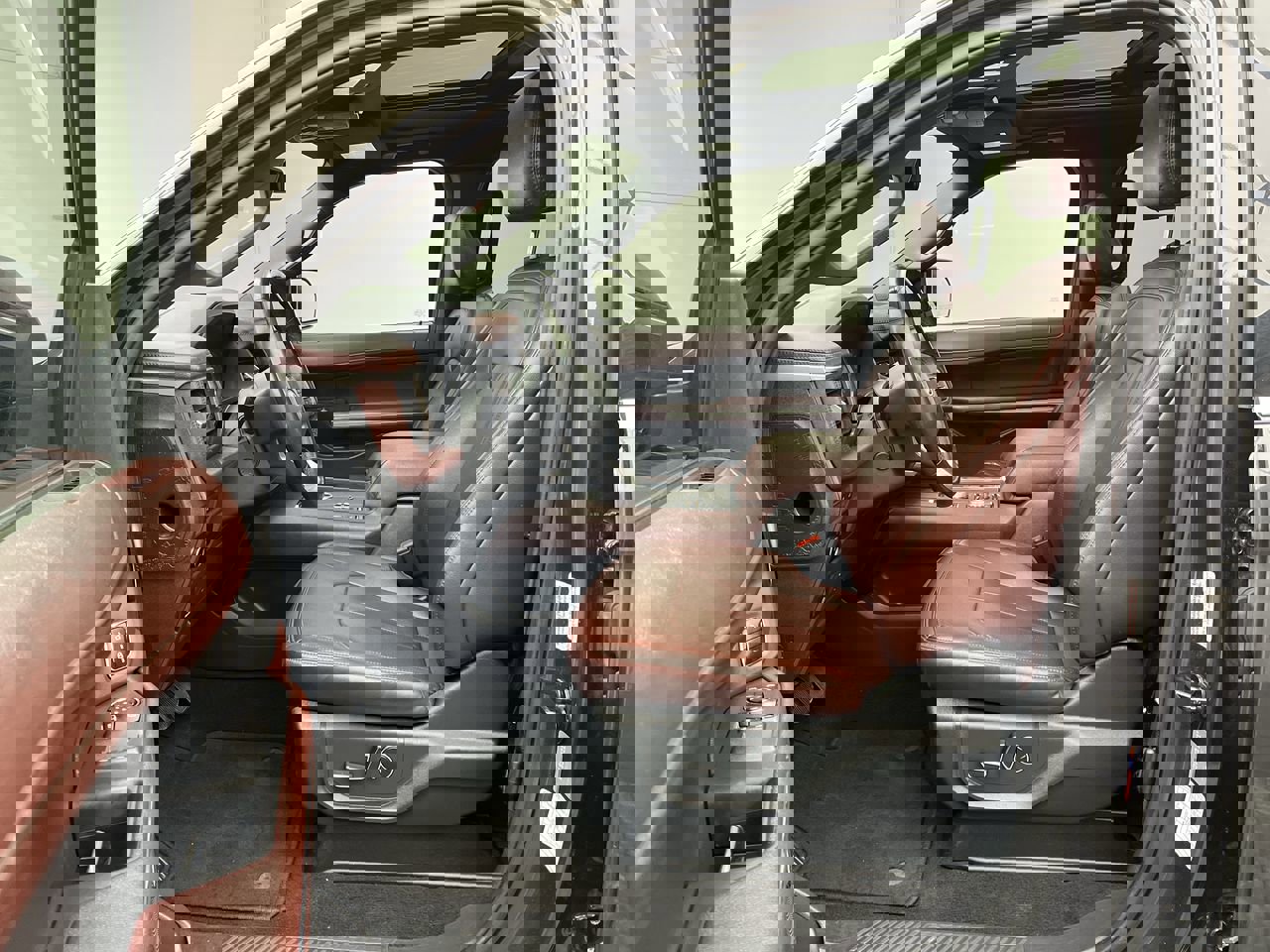 Certified 2024 Ford Expedition Limited image 3