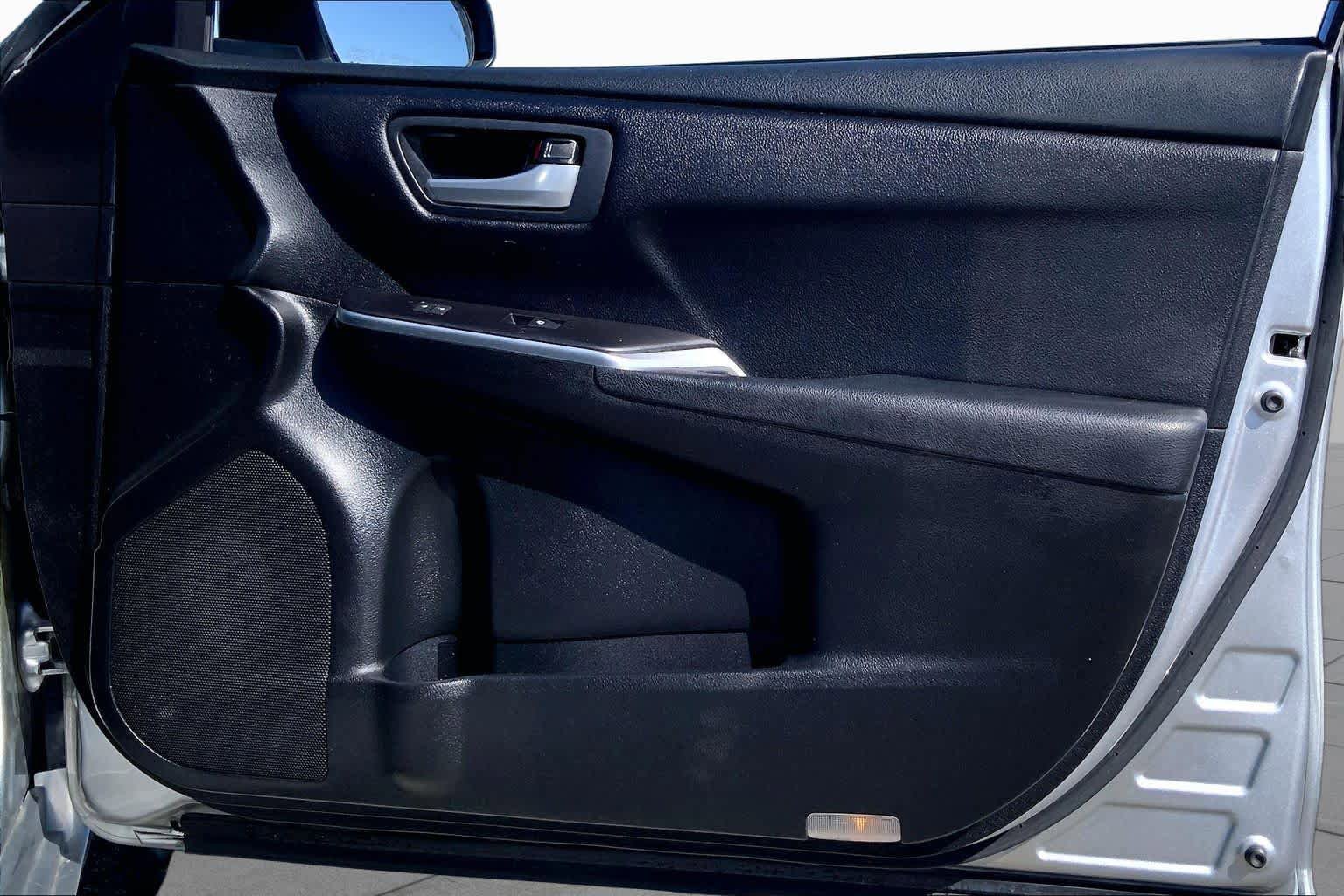 Used 2017 Toyota Camry LE FWD image 22