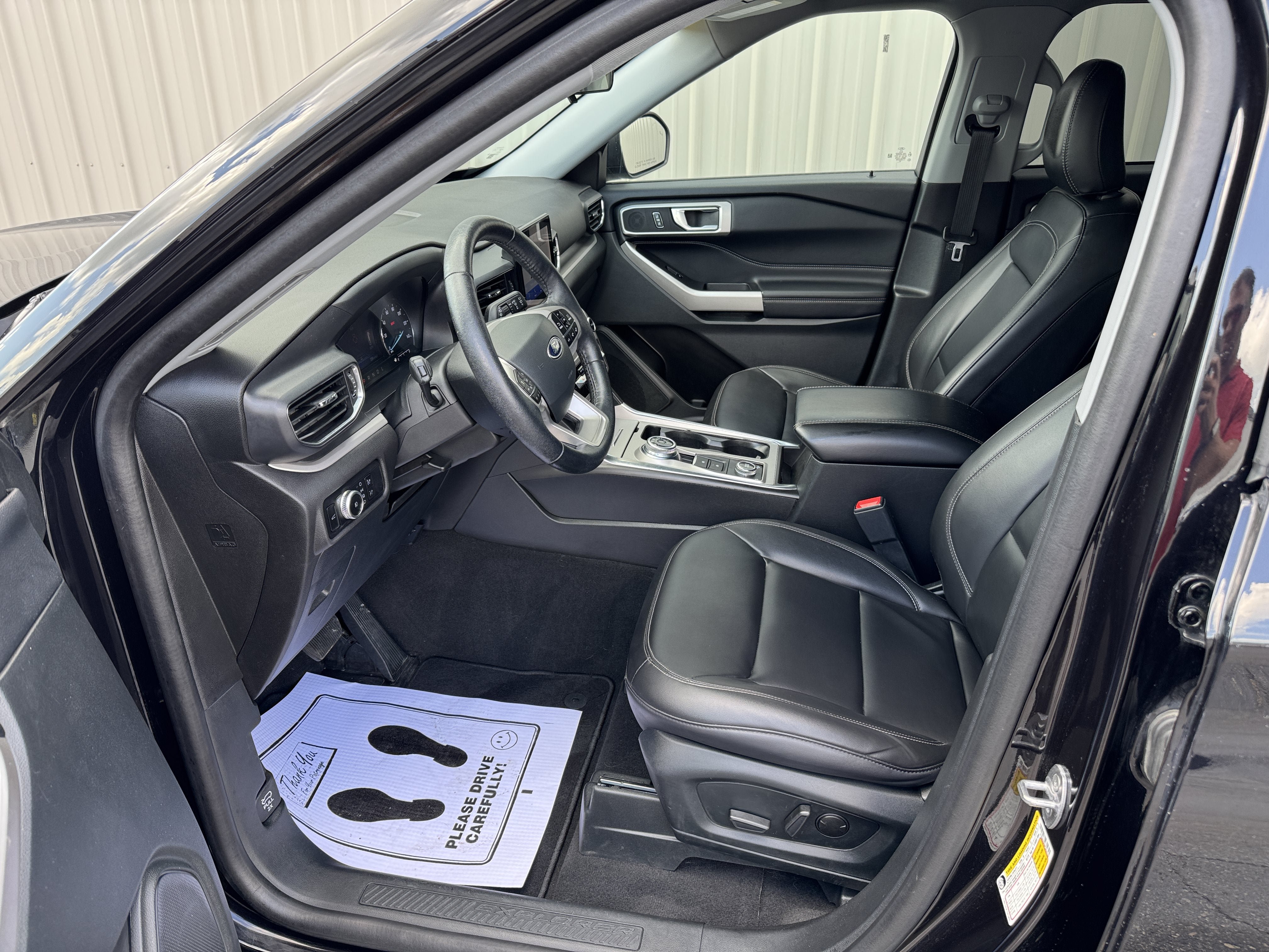 Used 2023 Ford Explorer XLT w/ Equipment Group 202A AWD/4WD image 9