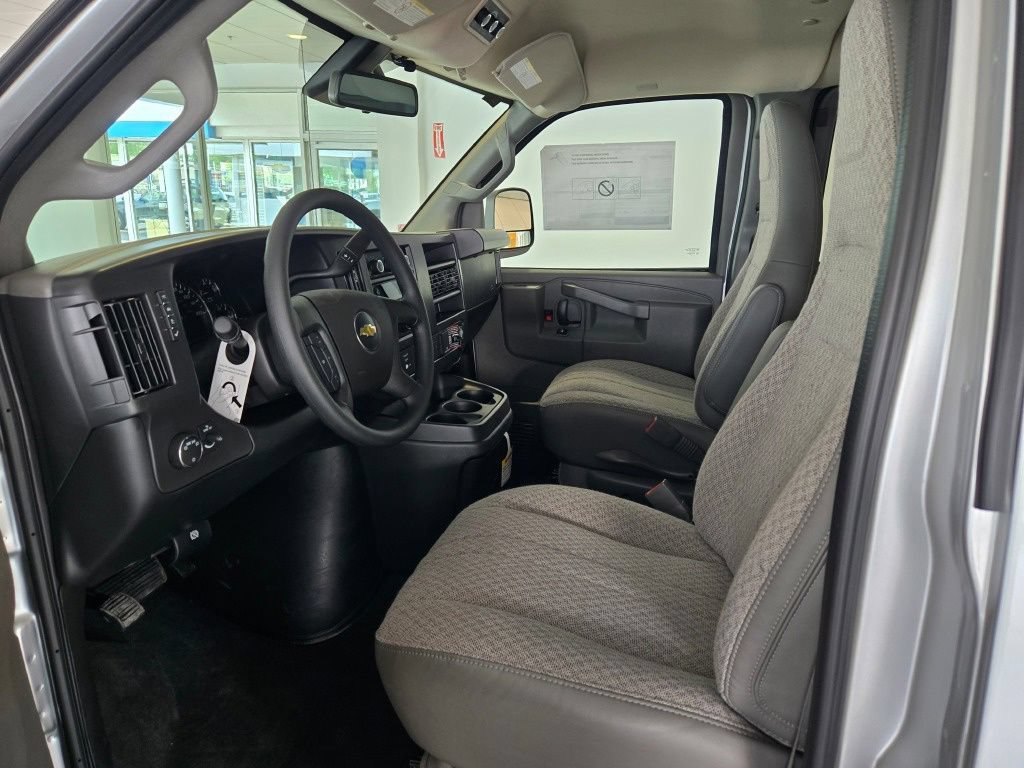New 2026 Chevrolet Express 2500 LT w/ LT Preferred Equipment Group RWD image 17