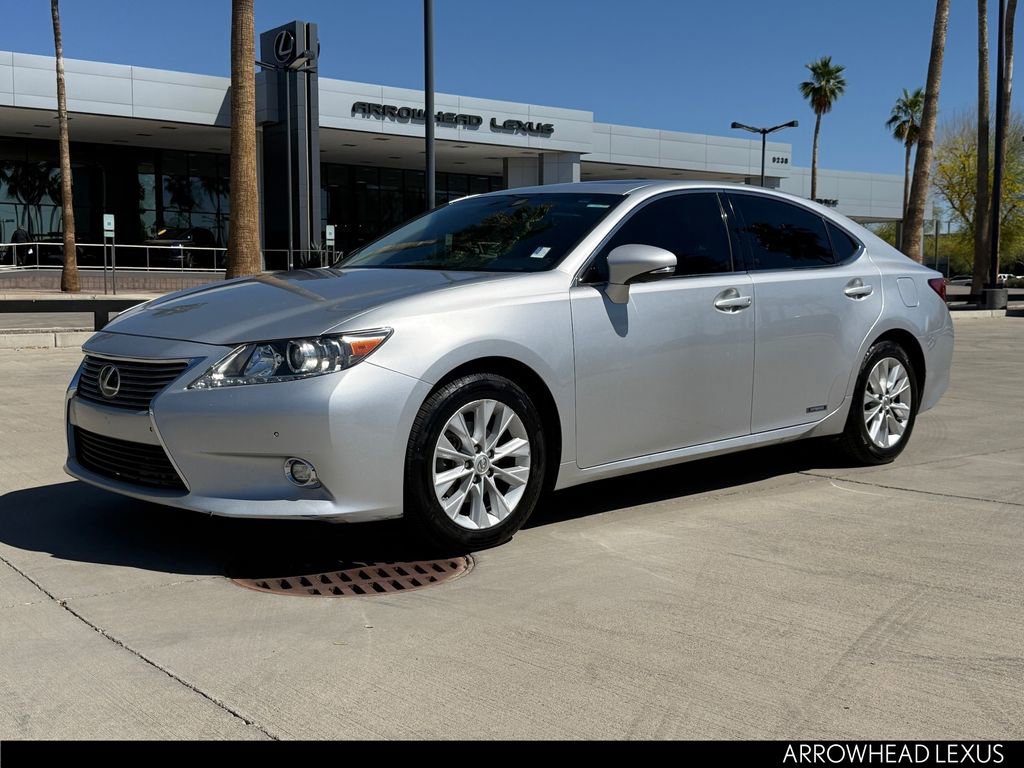 Used 2015 Lexus ES 300h w/ Navigation System Package image 2