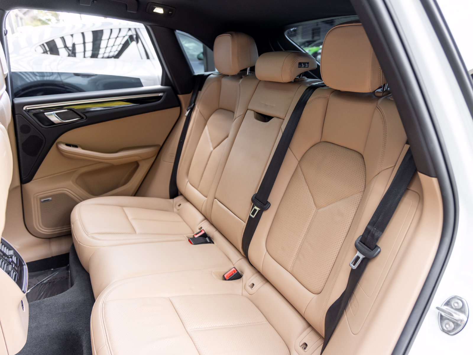 Certified 2021 Porsche Macan AWD/4WD image 54
