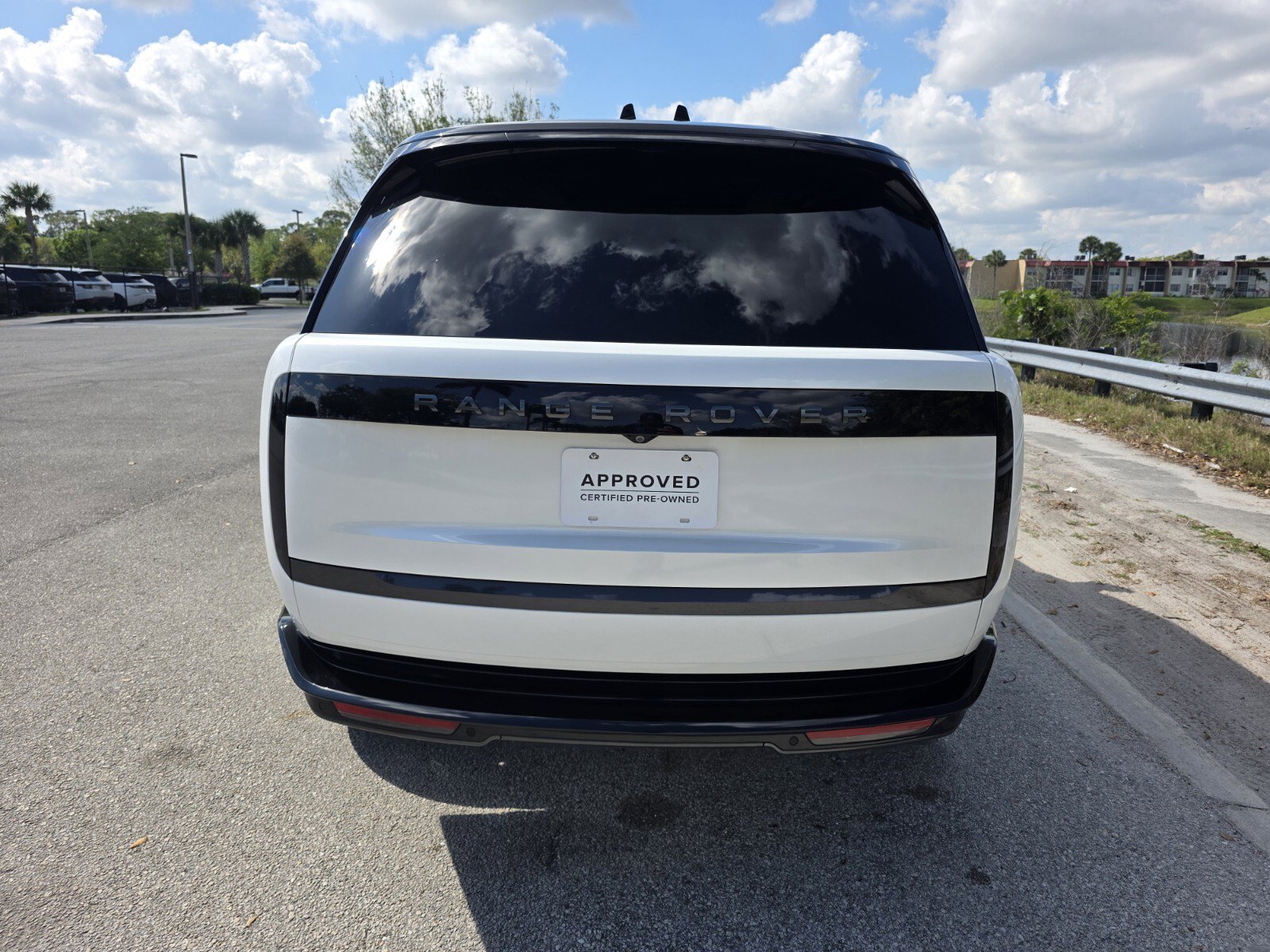 Certified 2024 Land Rover Range Rover SE image 6