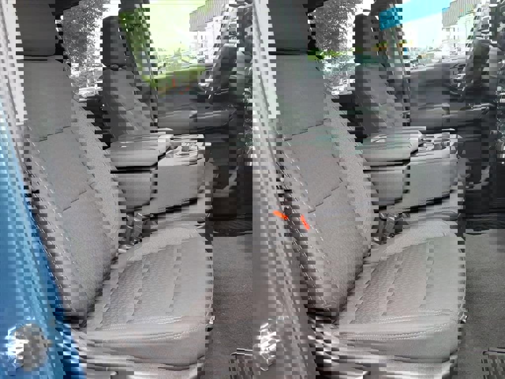 Used 2025 Chevrolet Silverado 2500 Custom w/ Custom Value Package image 21