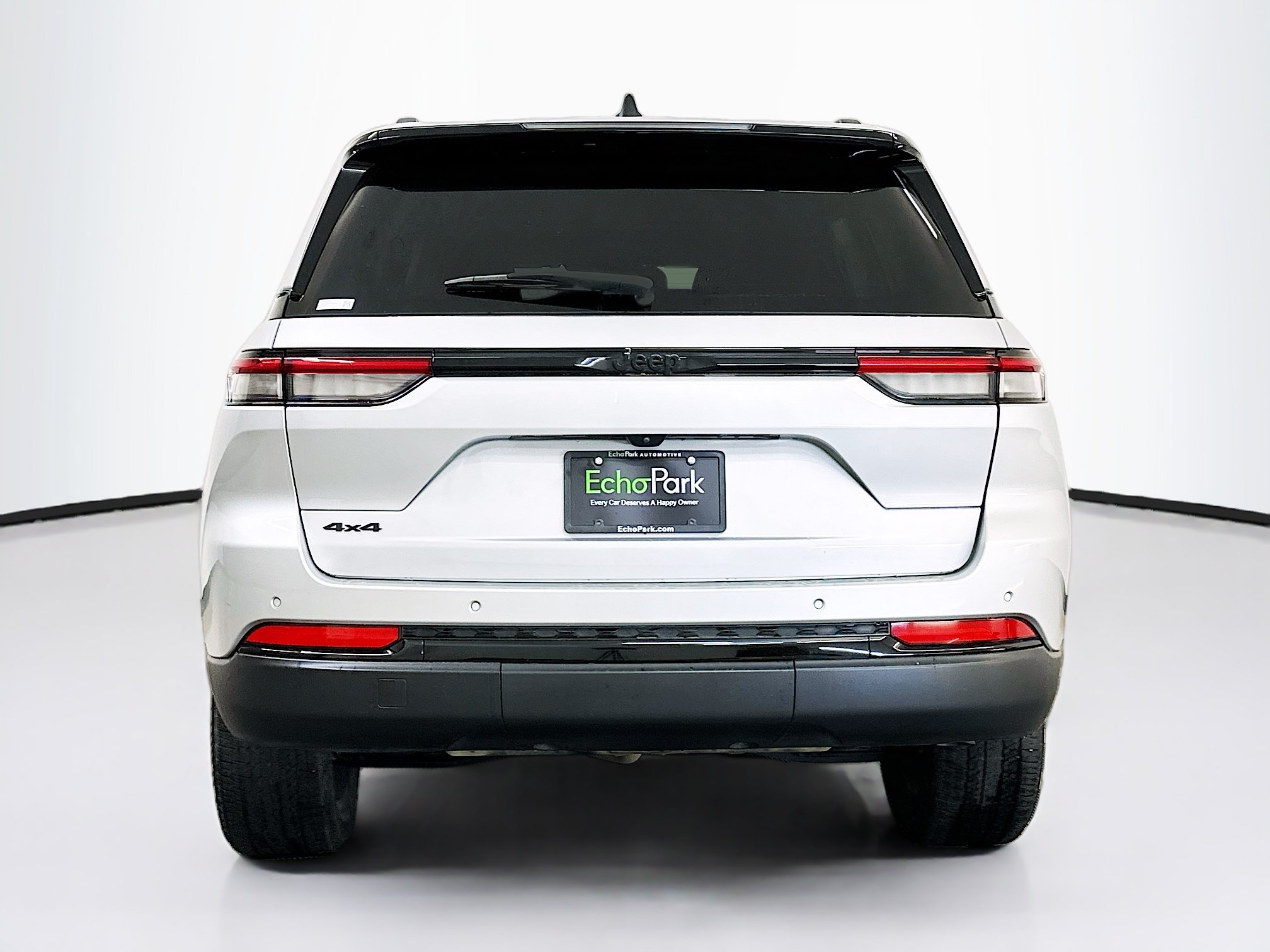 Used 2023 Jeep Grand Cherokee Altitude AWD/4WD image 7
