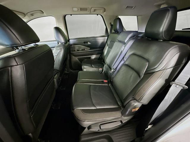 Used 2022 Nissan Pathfinder SL AWD/4WD image 33