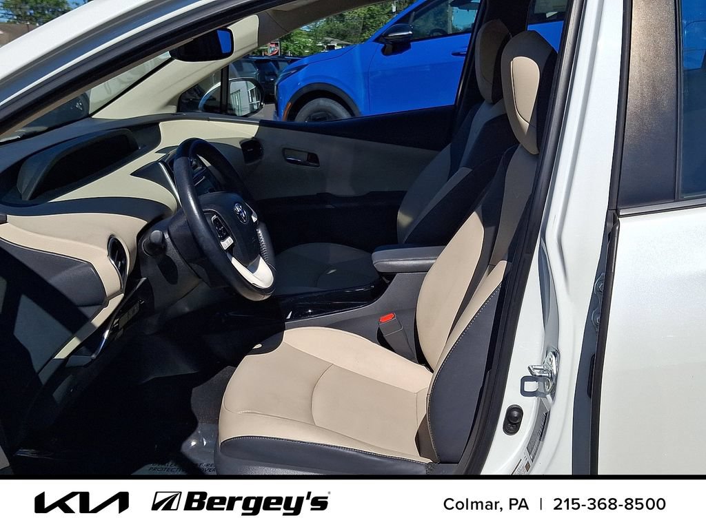 Used 2017 Toyota Prius Four FWD image 15