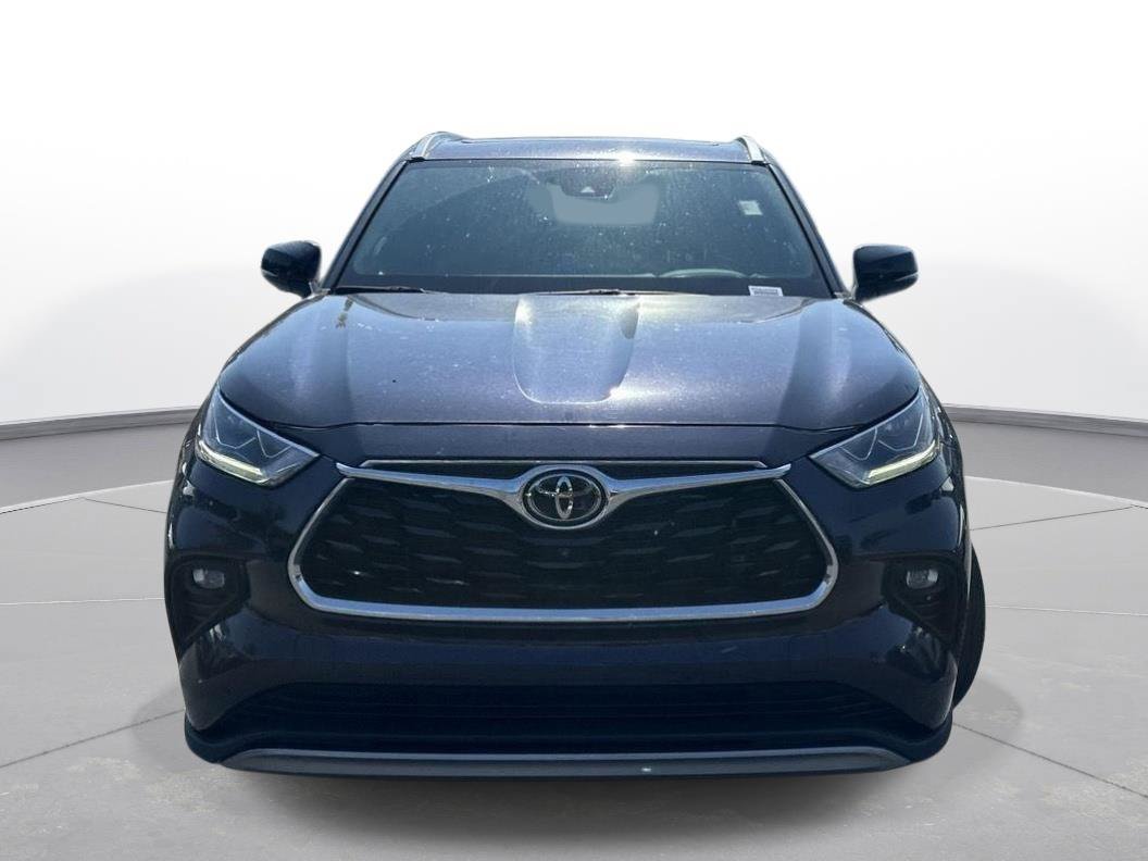 Used 2023 Toyota Highlander Platinum FWD image 3