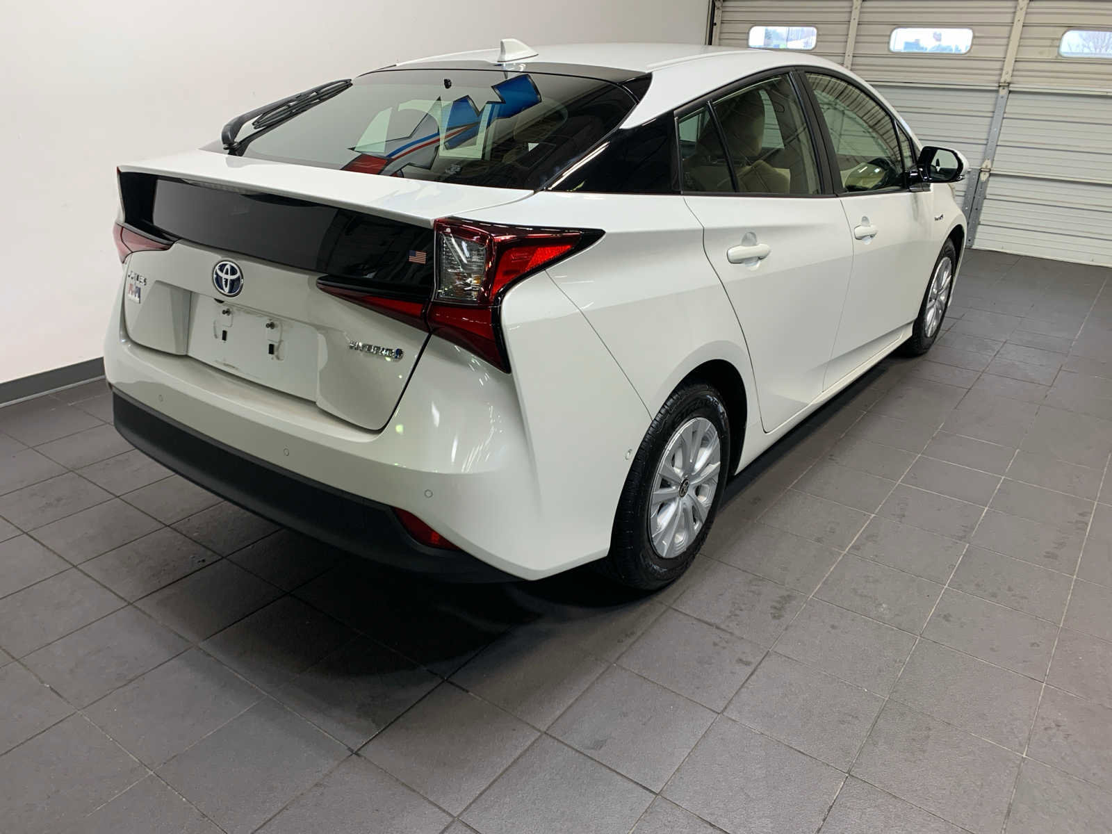 Used 2019 Toyota Prius LE FWD image 3