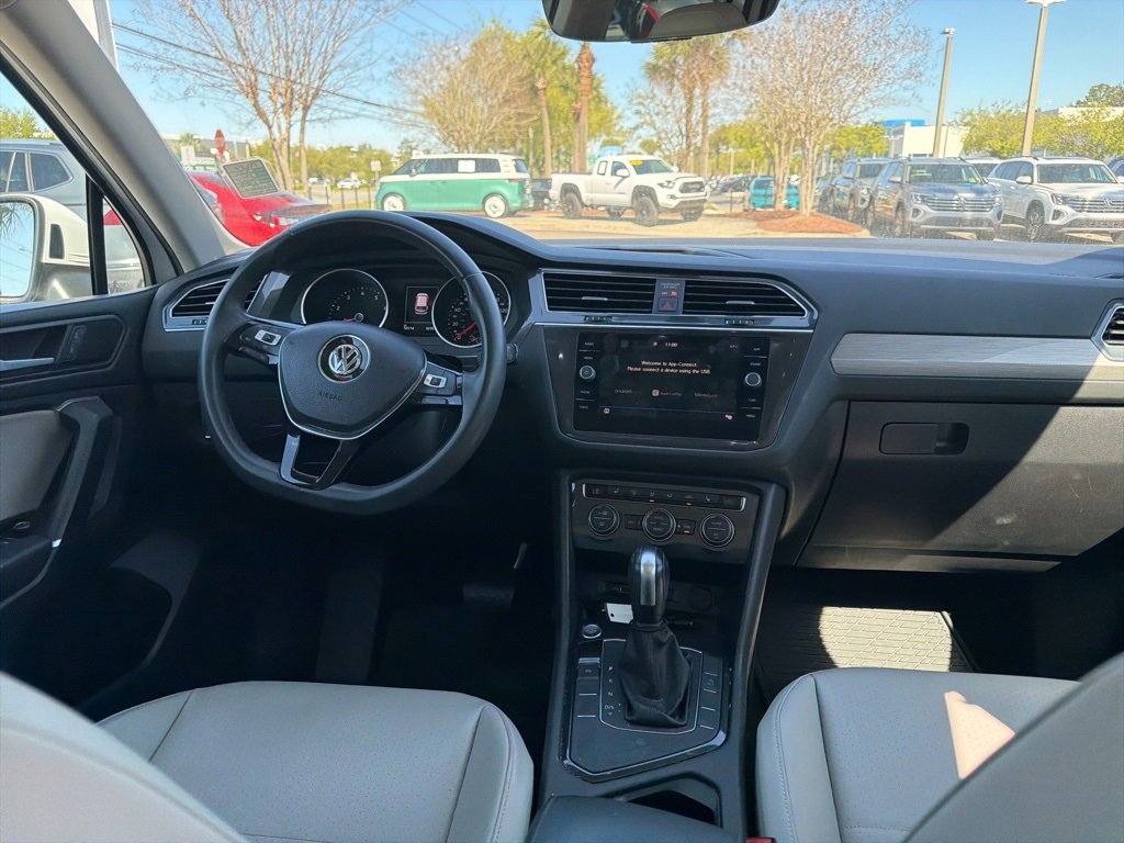 Certified 2020 Volkswagen Tiguan SE w/ Panoramic Sunroof Package image 11