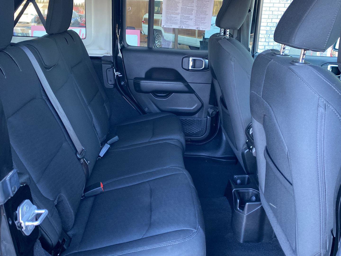 Used 2019 Jeep Wrangler Unlimited Sahara image 22