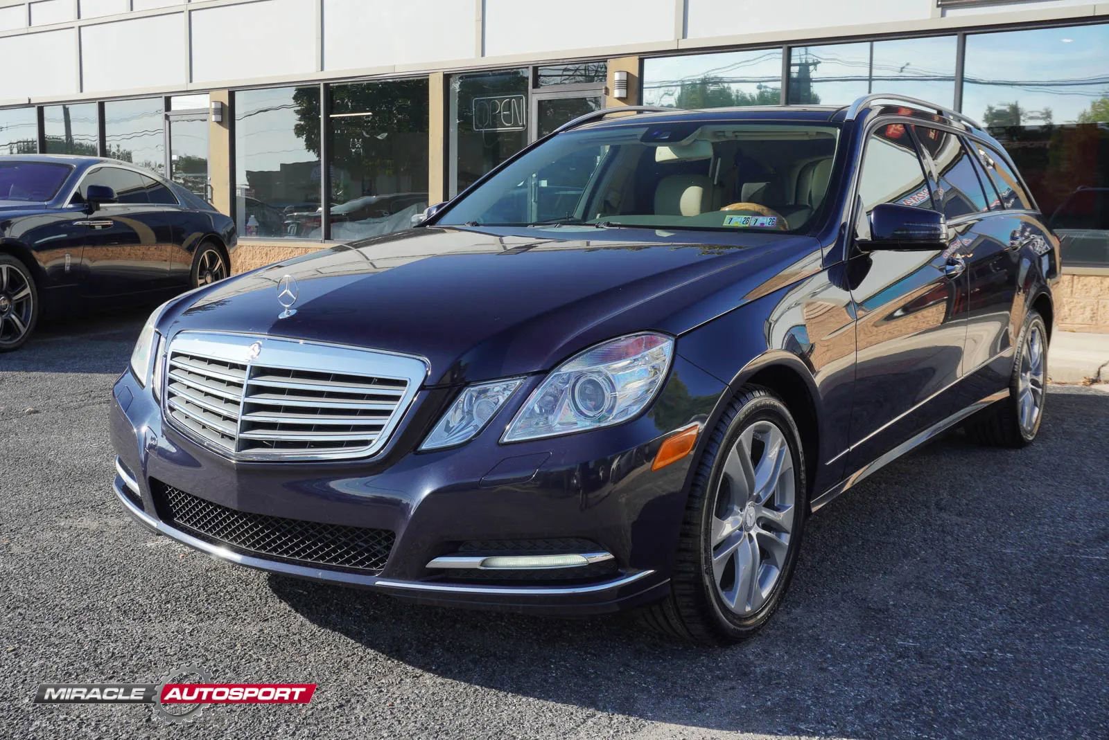 Used 2011 Mercedes-Benz E 350 4MATIC Wagon image 3