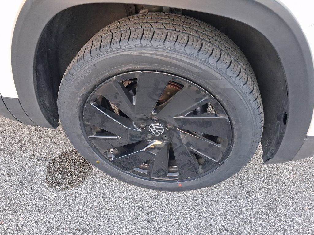 Used 2024 Volkswagen Atlas Cross Sport SE image 6