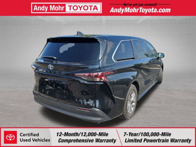 Certified 2025 Toyota Sienna LE FWD image 7