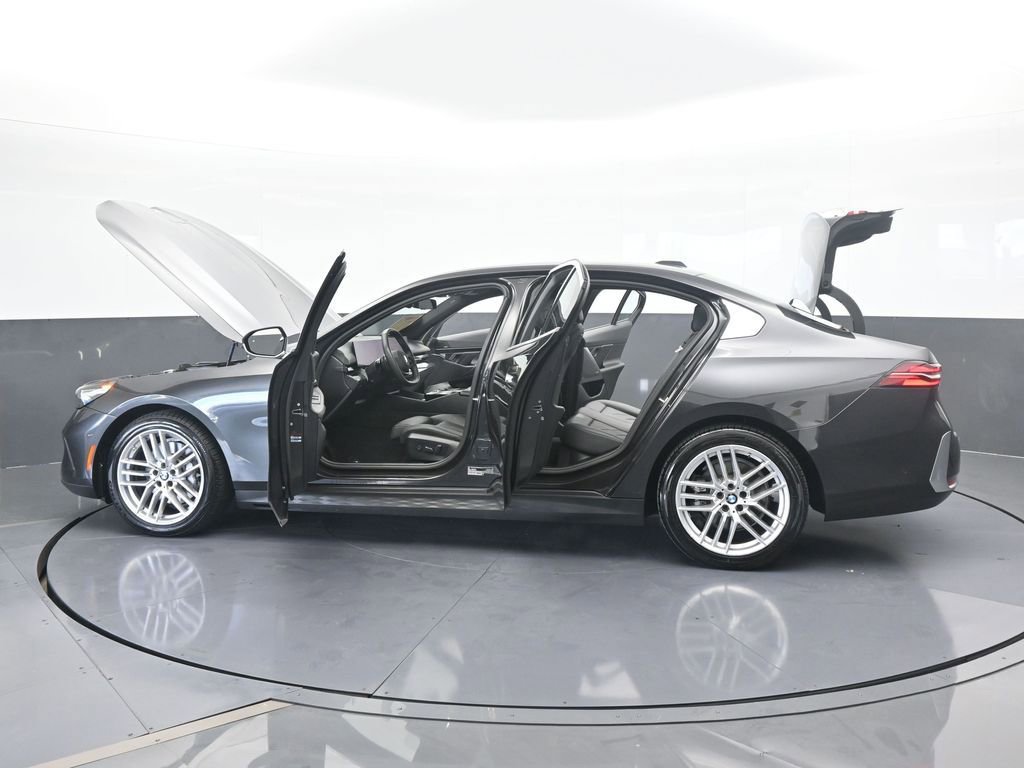 Used 2024 BMW 530i xDrive image 90