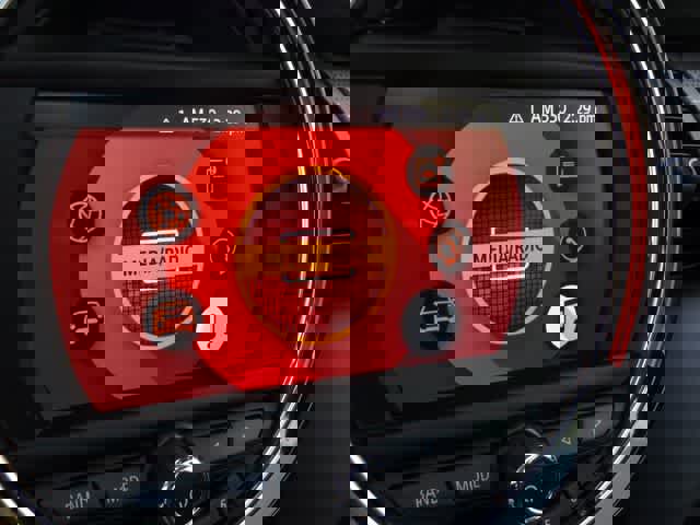 Used 2020 MINI Cooper 2-Door Hardtop image 28