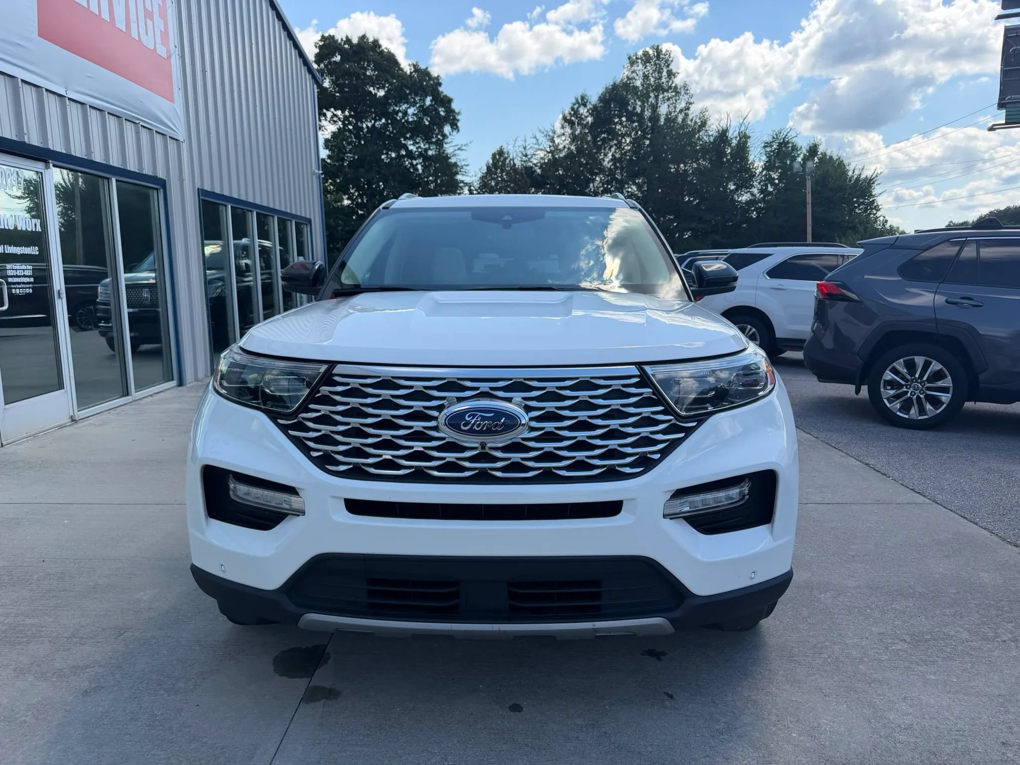 Used 2020 Ford Explorer Platinum w/ Premium Technology Package AWD/4WD image 4