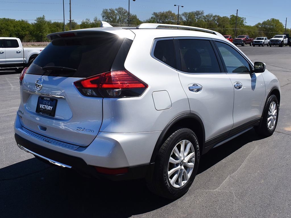 Used 2017 Nissan Rogue SV AWD/4WD image 14