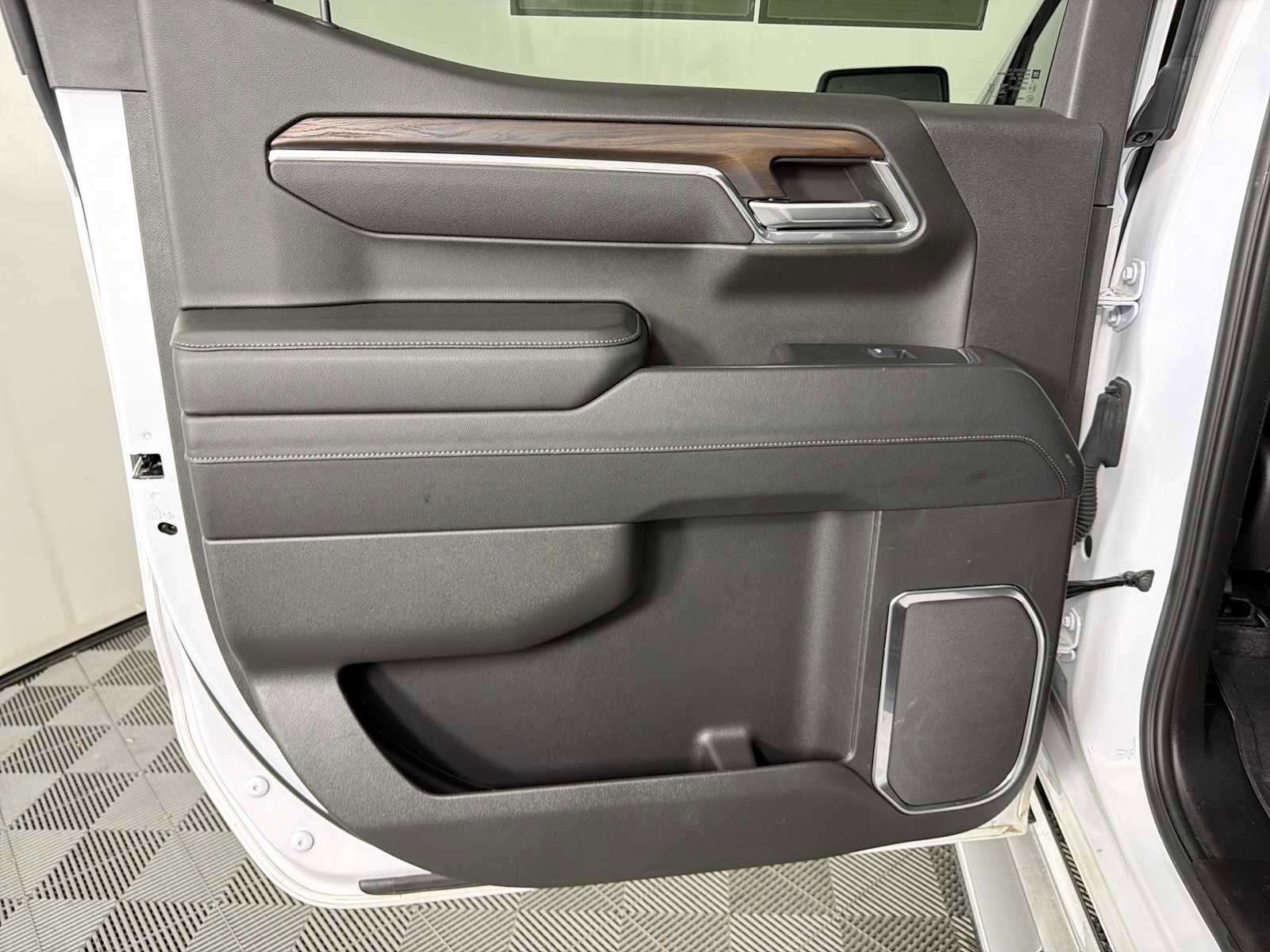 Certified 2024 GMC Sierra 1500 SLT w/ SLT Premium Package image 19