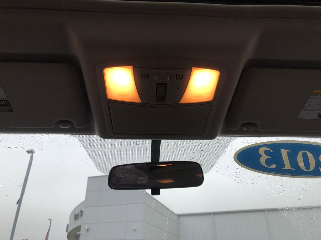 Used 2013 Nissan Rogue SV w/ Premium Pkg image 27