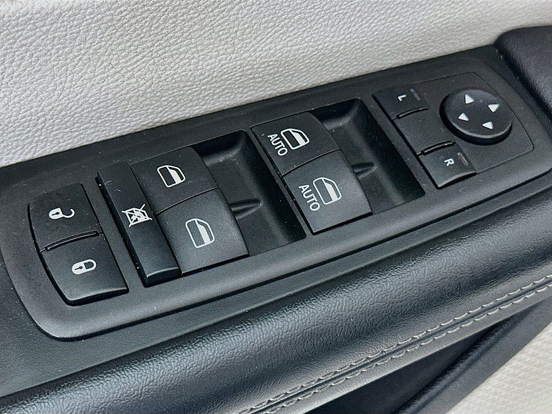 Used 2023 Chrysler Voyager LX FWD image 18