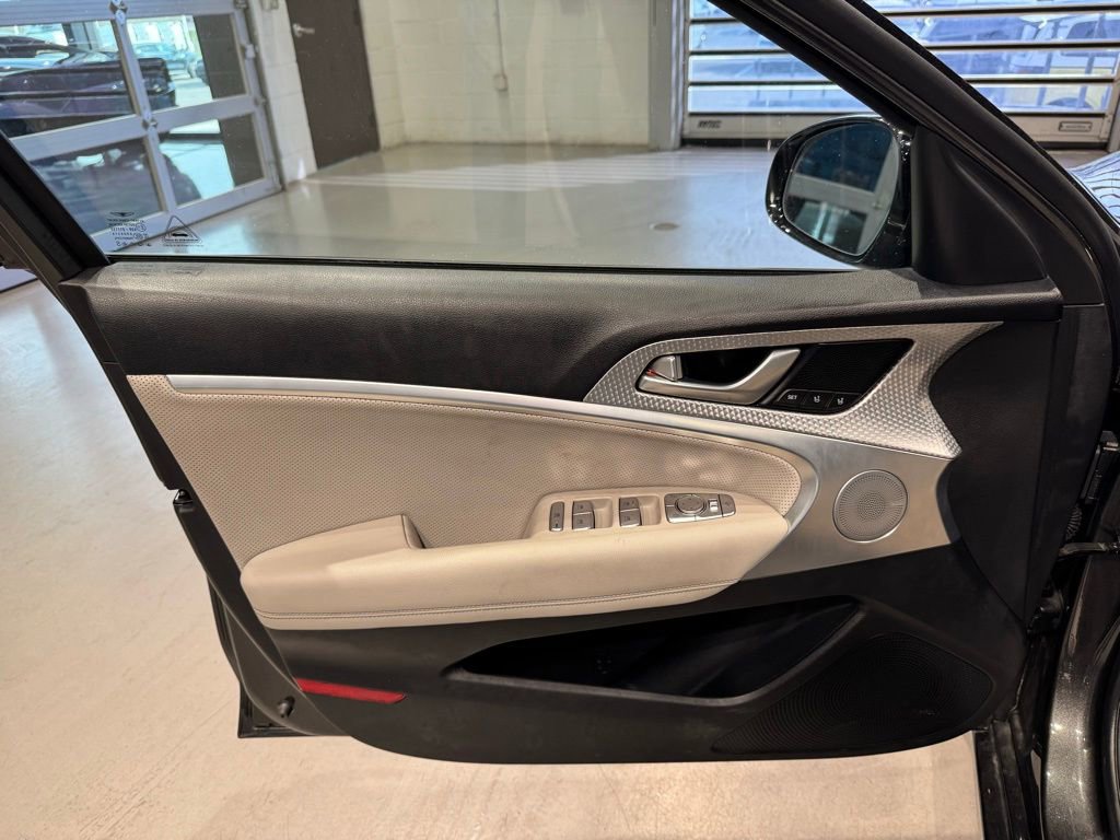 Used 2023 Genesis G70 2.0T w/ Sport Prestige Package image 33